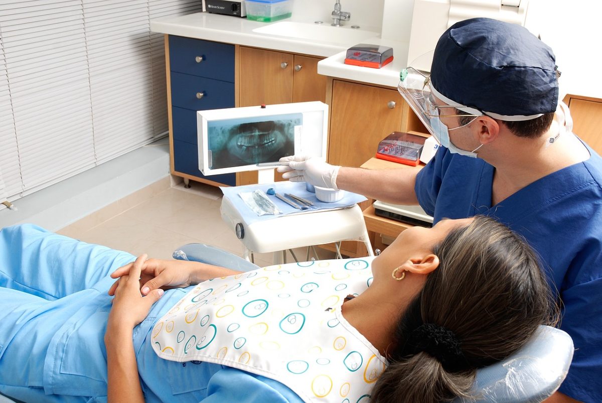 Obecna technologia wykorzystywana w salonach stomatologii estetycznej być może spowodować, że odbierzemy ładny uśmiech.
